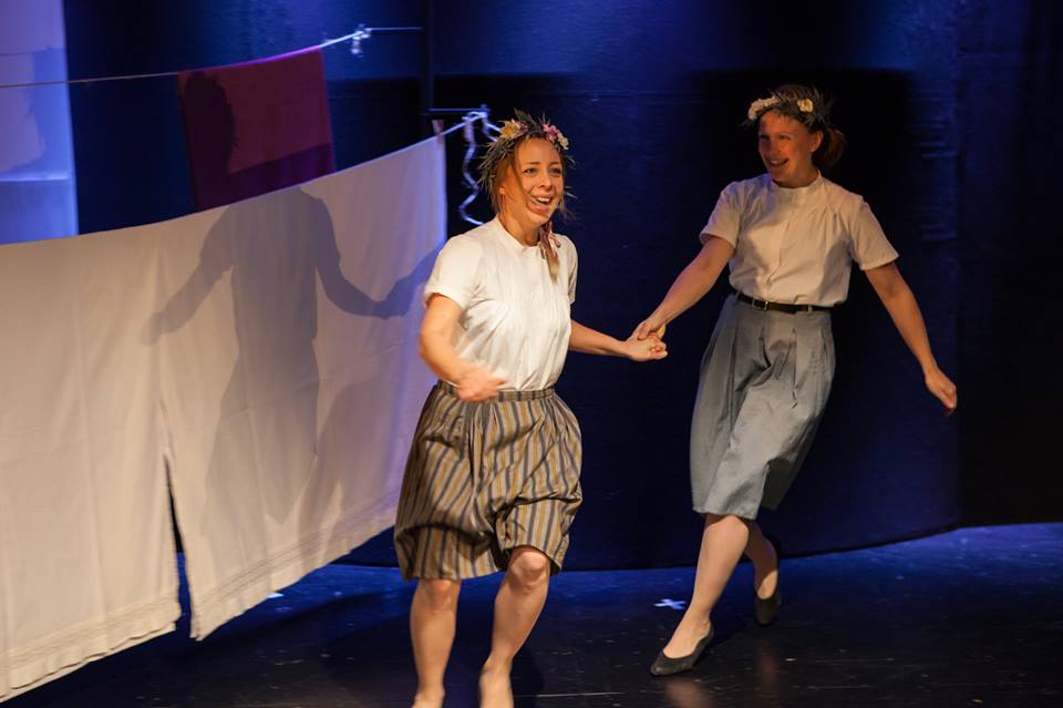 Nuori Roosa ja Eliisabetti